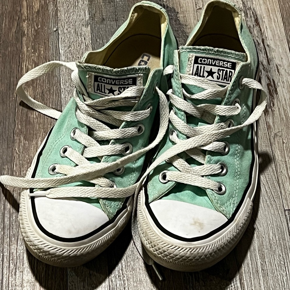 Green converse tennis shoes women’s size 7 used